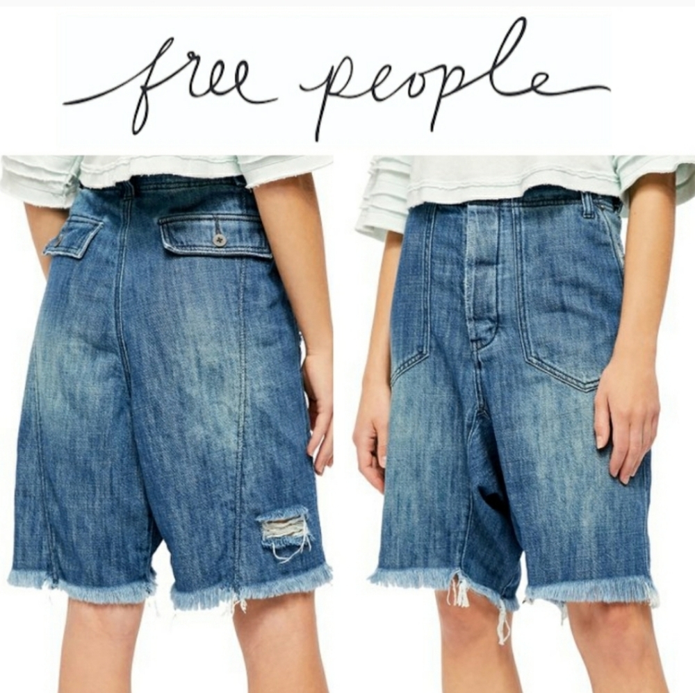 FREE PEOPLE LEGEND BLUE DISTRESED BUTTON FLY DENIM SHORTS SIZE 8.